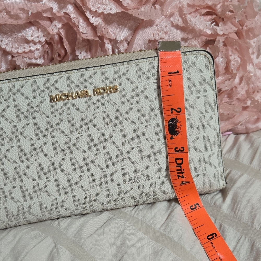 Michael Kors Beige and Gold Wallet - Picture 9 of 9